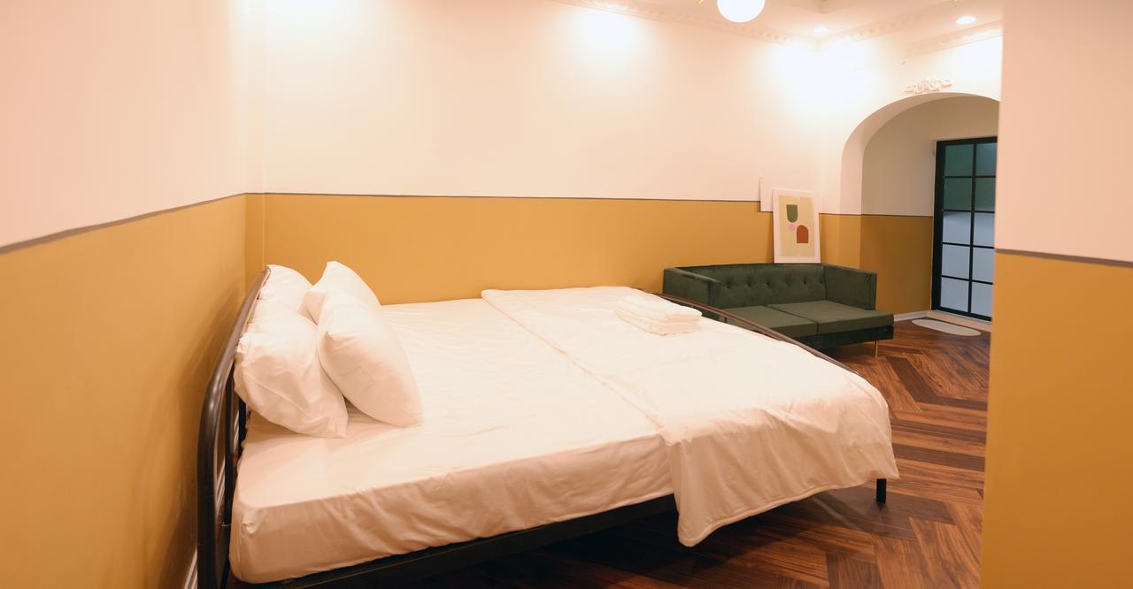 Chloe & Leo Boutique Homestay Ханой Екстер'єр фото